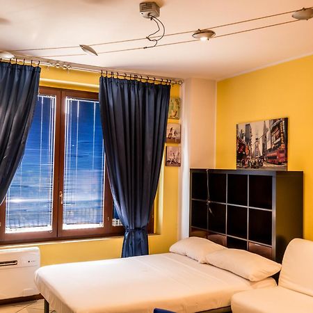 Cozy Suite Rogoredo Apartment Next To The Metro And Train Station Мілан Екстер'єр фото