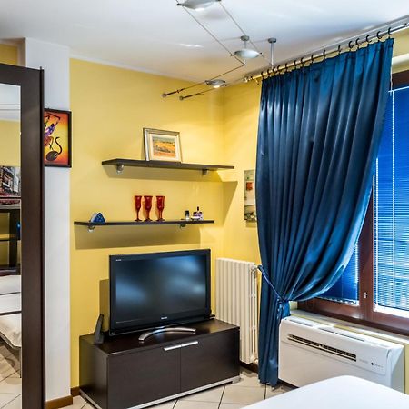 Cozy Suite Rogoredo Apartment Next To The Metro And Train Station Мілан Екстер'єр фото