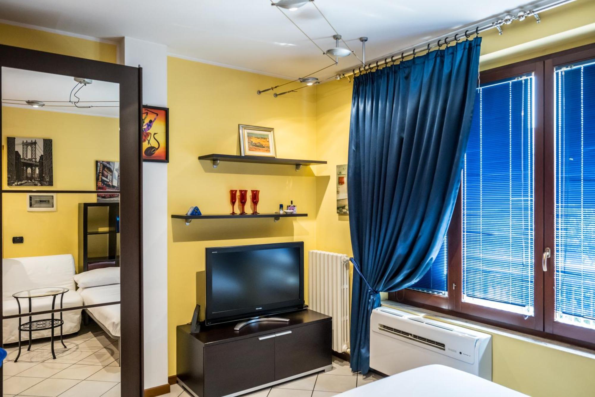 Cozy Suite Rogoredo Apartment Next To The Metro And Train Station Мілан Екстер'єр фото