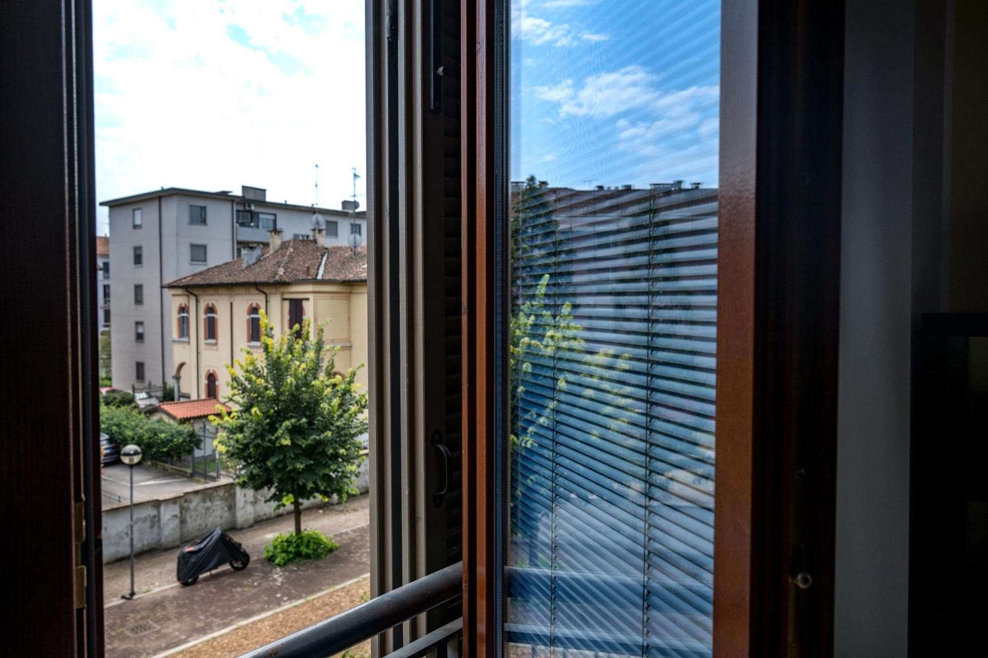Cozy Suite Rogoredo Apartment Next To The Metro And Train Station Мілан Екстер'єр фото