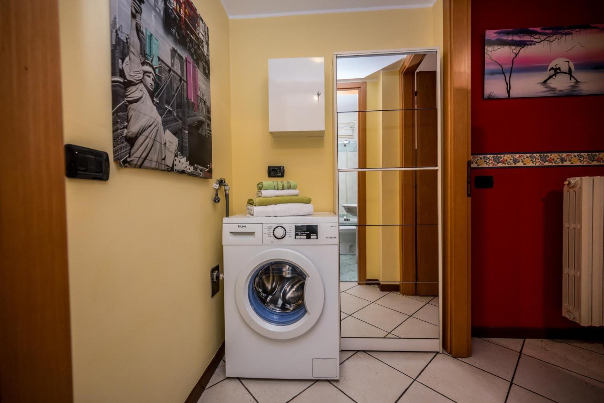 Cozy Suite Rogoredo Apartment Next To The Metro And Train Station Мілан Екстер'єр фото