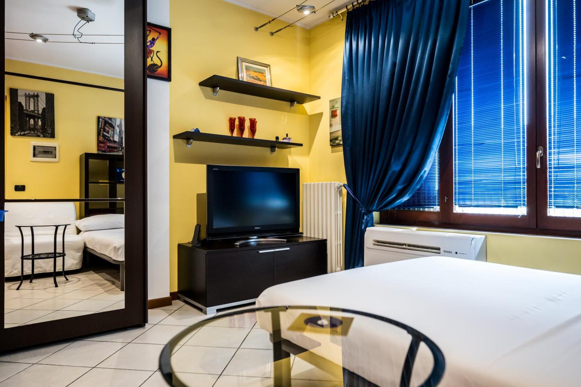 Cozy Suite Rogoredo Apartment Next To The Metro And Train Station Мілан Екстер'єр фото